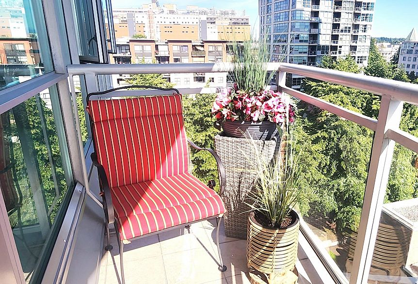 804 120 Milross Avenue