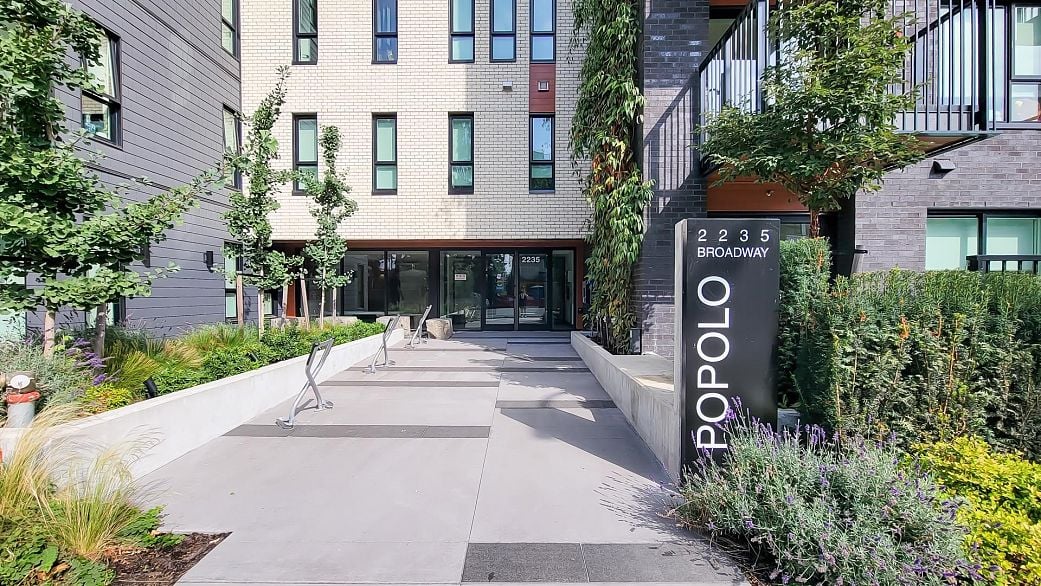 401 2235 E Broadway