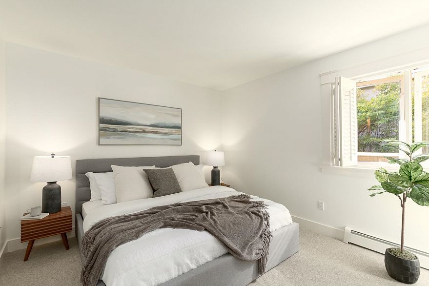 1 677 Heatley Avenue