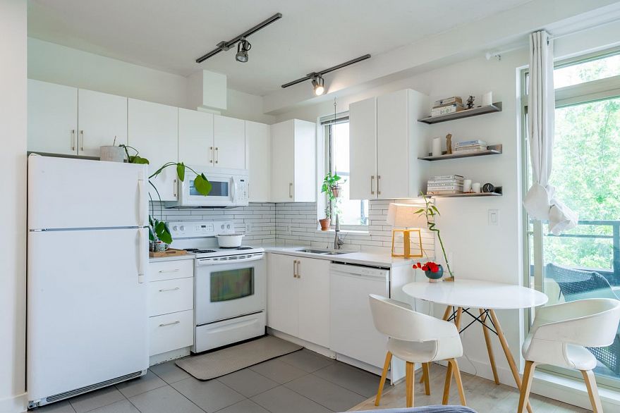 PH1 688 E 17th Avenue