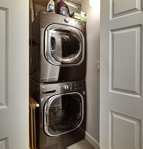 203 985 W 10th Avenue