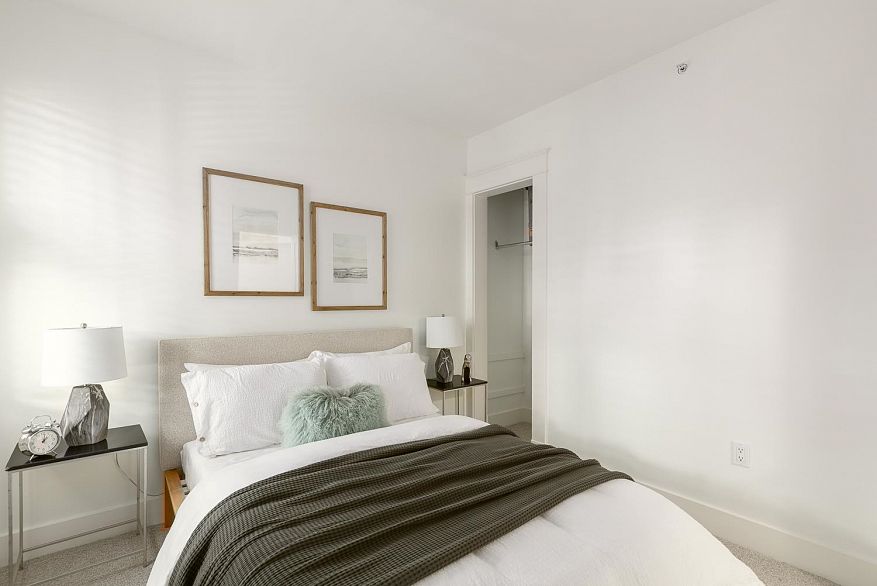 1 677 Heatley Avenue