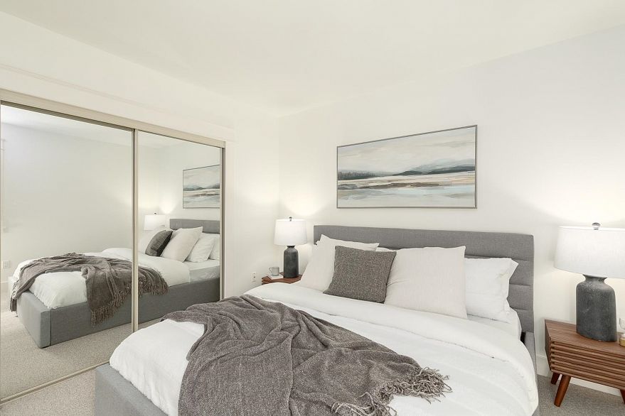 1 677 Heatley Avenue