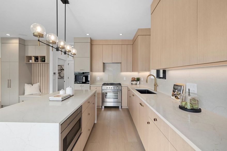 2 2247 Parker Street