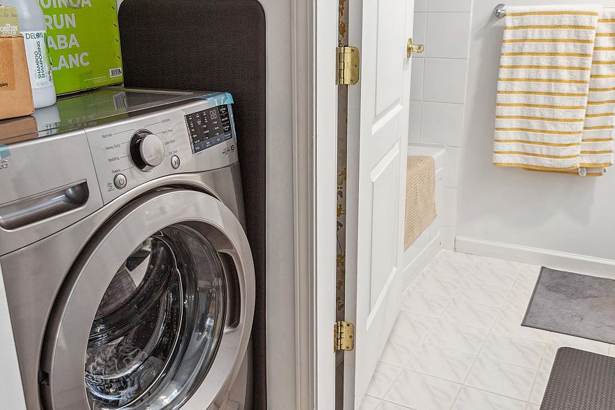 306 988 W 21st Avenue