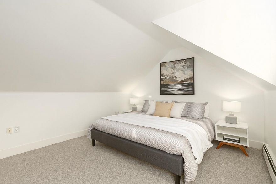 1 677 Heatley Avenue