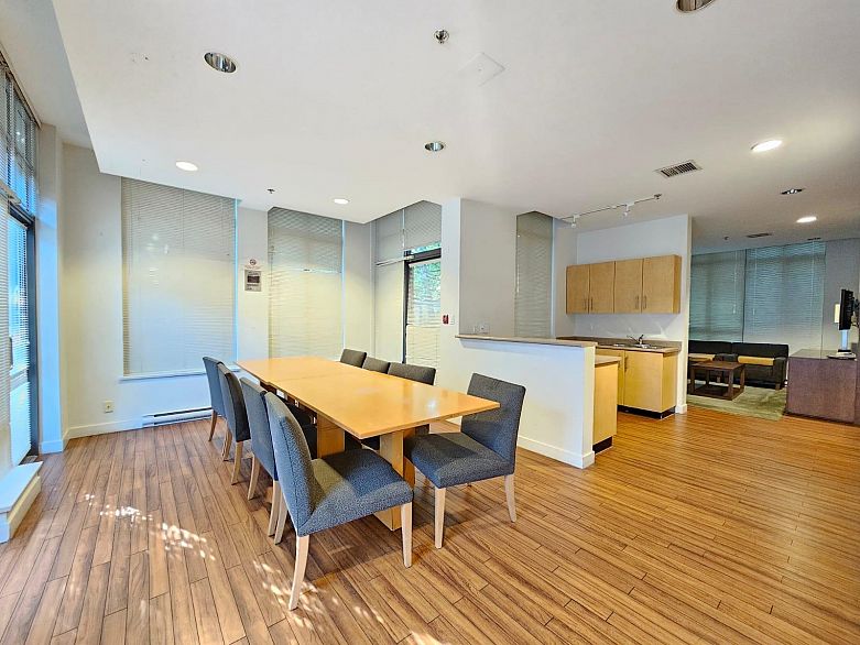 905 3660 Vanness Avenue