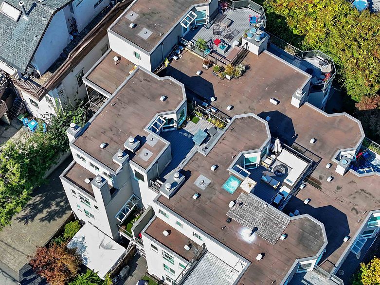 305 2110 Cornwall Avenue