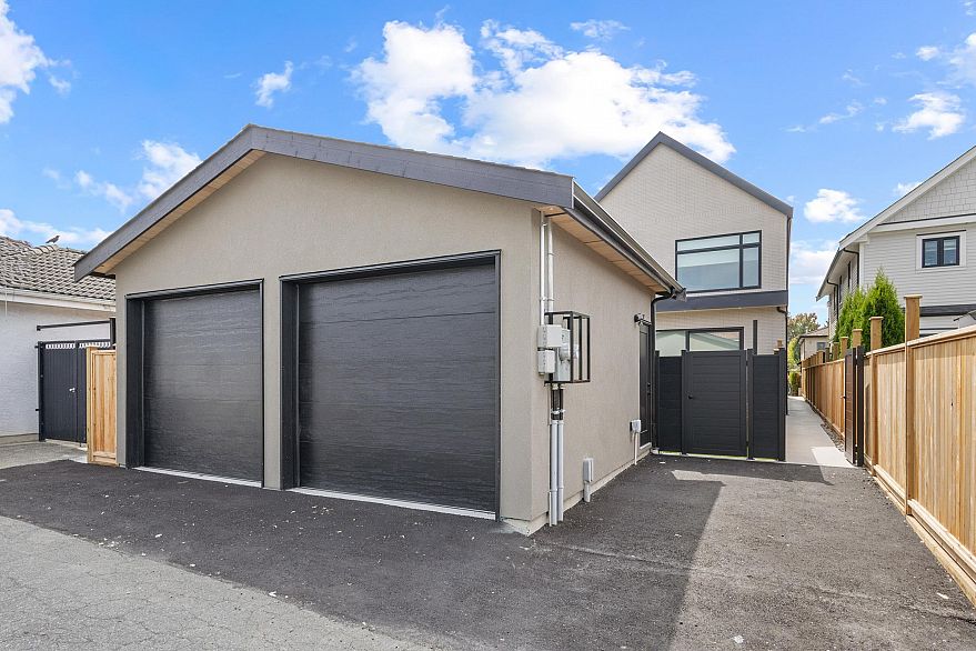 1 1243 E 27th Avenue