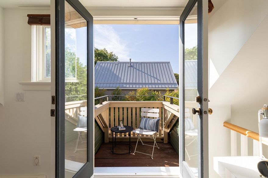 1 677 Heatley Avenue