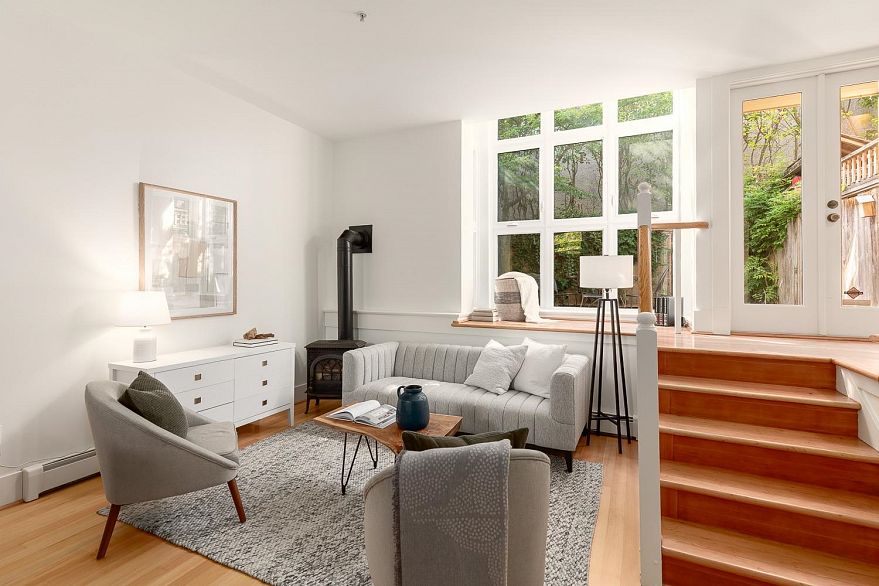 1 677 Heatley Avenue