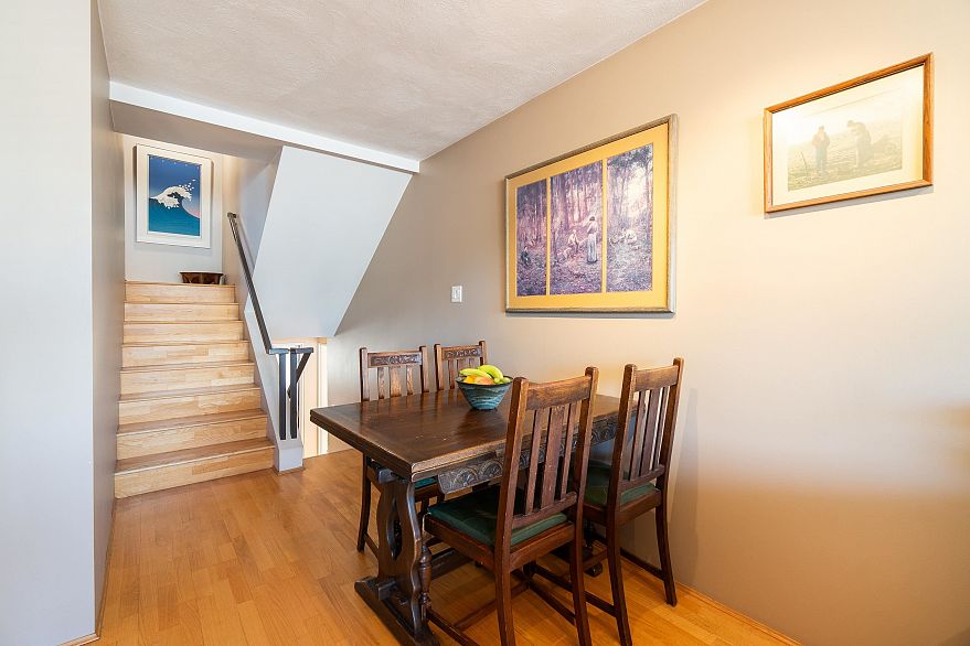 527 666 Leg In Boot Square