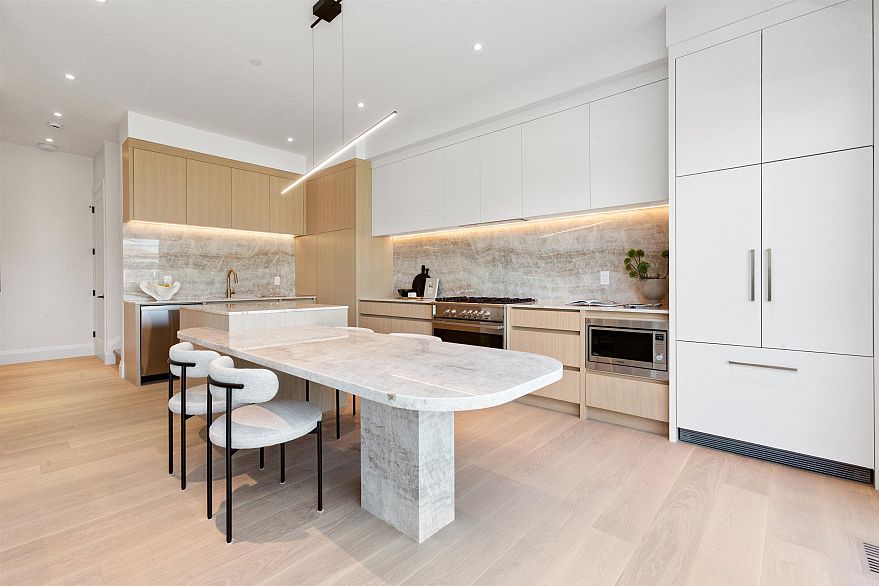 2 1243 E 27th Avenue