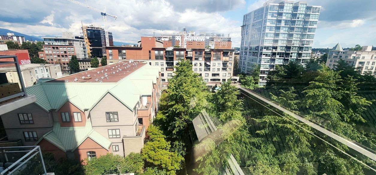 804 120 Milross Avenue