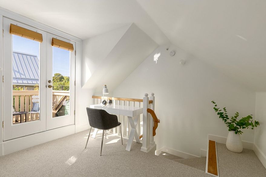 1 677 Heatley Avenue