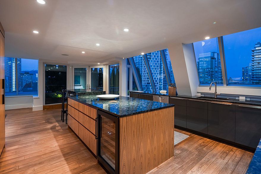 PH2501 1020 Harwood Street