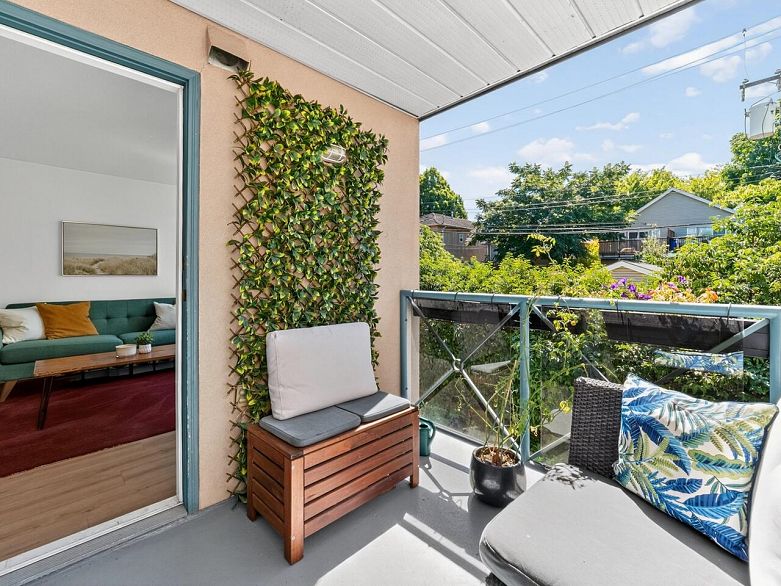 302 2388 Triumph Street