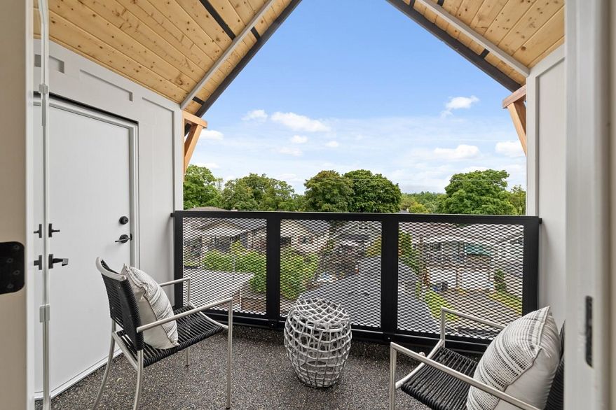 2 2247 Parker Street