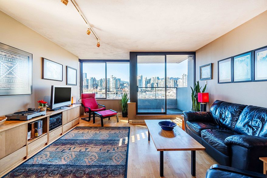 527 666 Leg In Boot Square