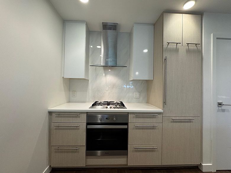 111 5077 Cambie Street