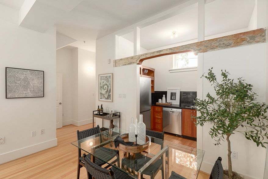 1 677 Heatley Avenue