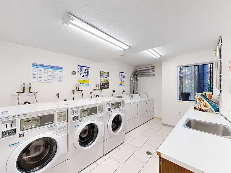 208 2173 W 6th Avenue