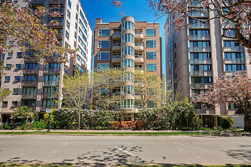 203 1845 Robson Street