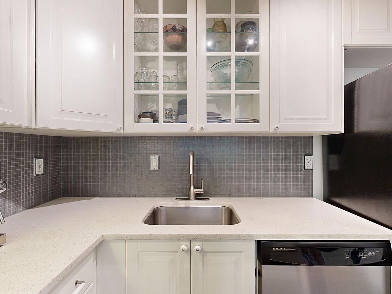 208 2173 W 6th Avenue