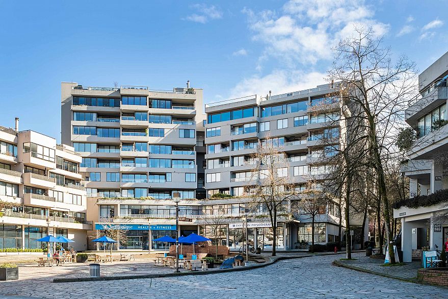 527 666 Leg In Boot Square