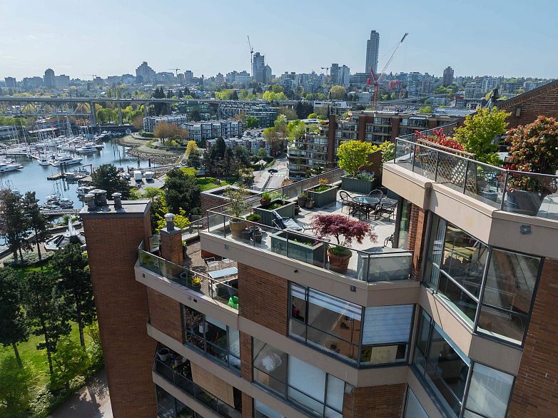 1009 1450 Pennyfarthing Drive