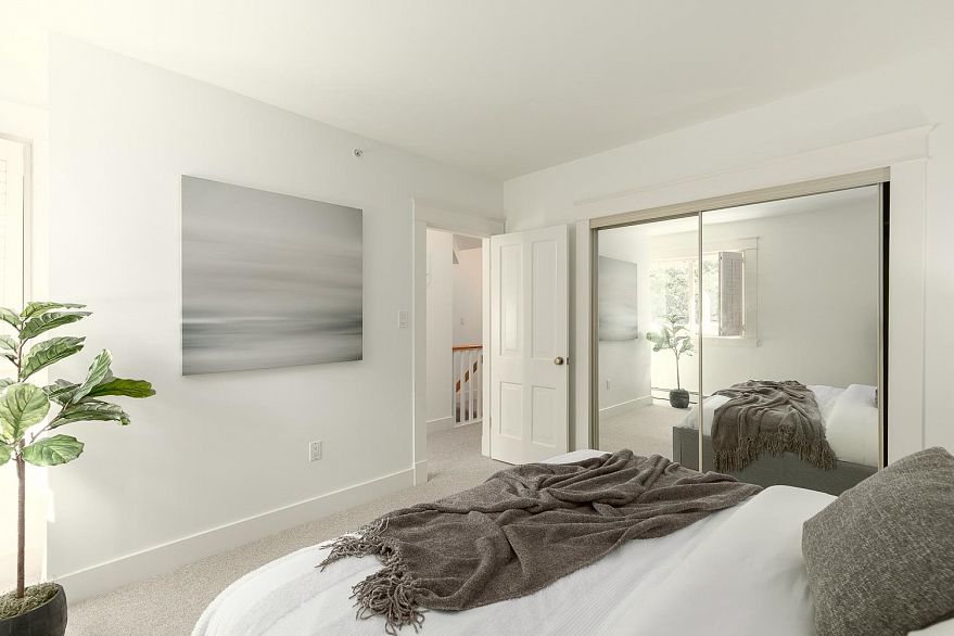 1 677 Heatley Avenue