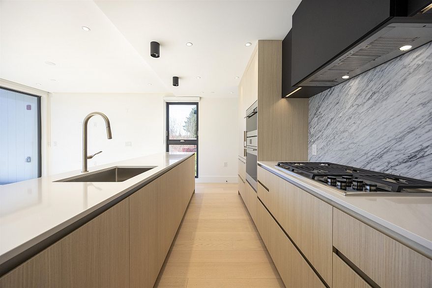 203 778 W 27th Avenue