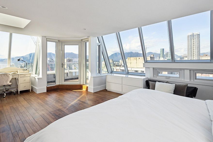 PH2501 1020 Harwood Street