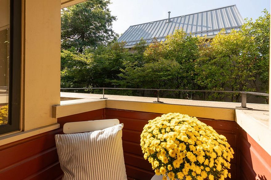 1 677 Heatley Avenue