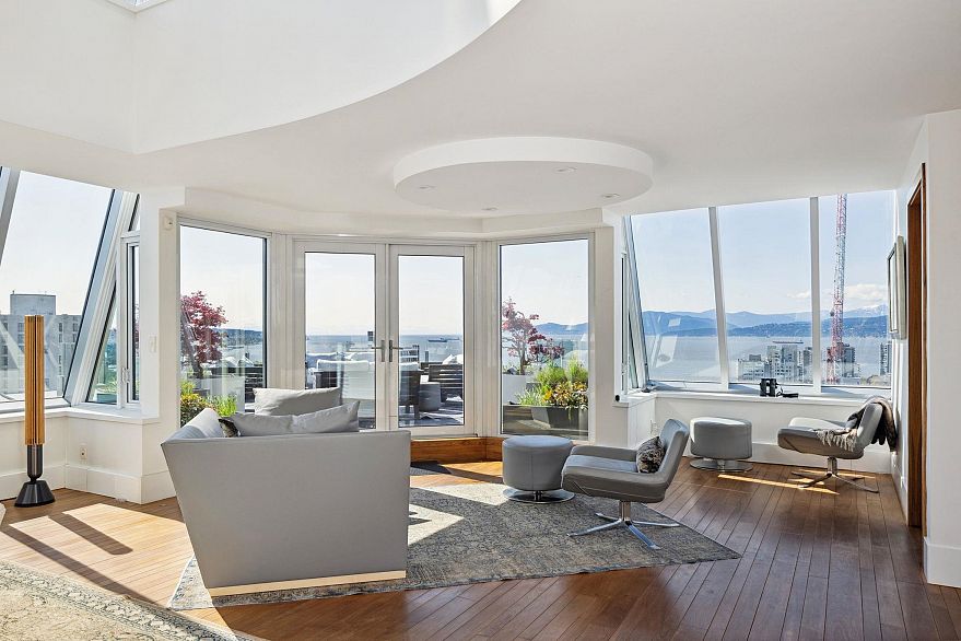 PH2501 1020 Harwood Street