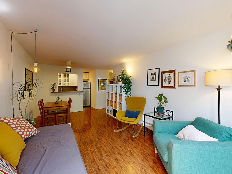 208 2173 W 6th Avenue