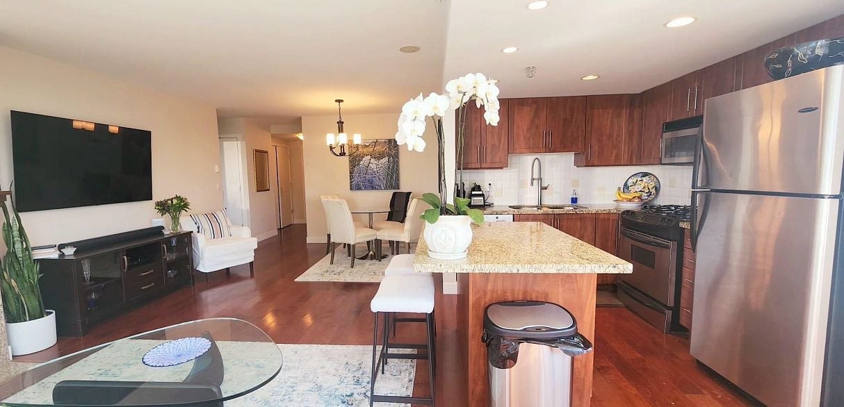 804 120 Milross Avenue