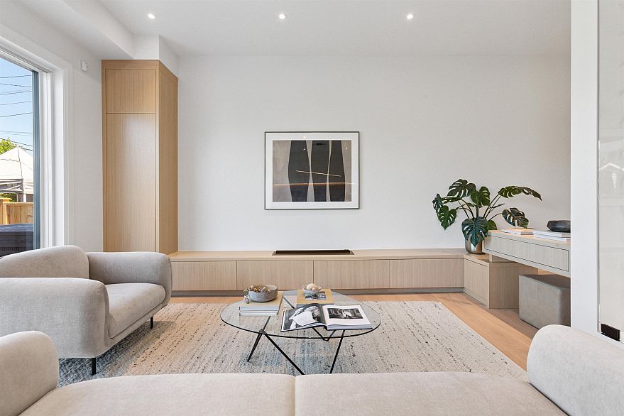 2 1243 E 27th Avenue