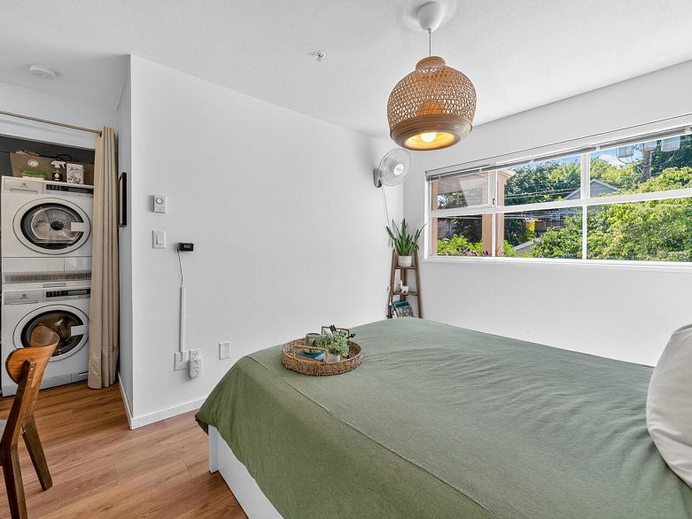 302 2388 Triumph Street