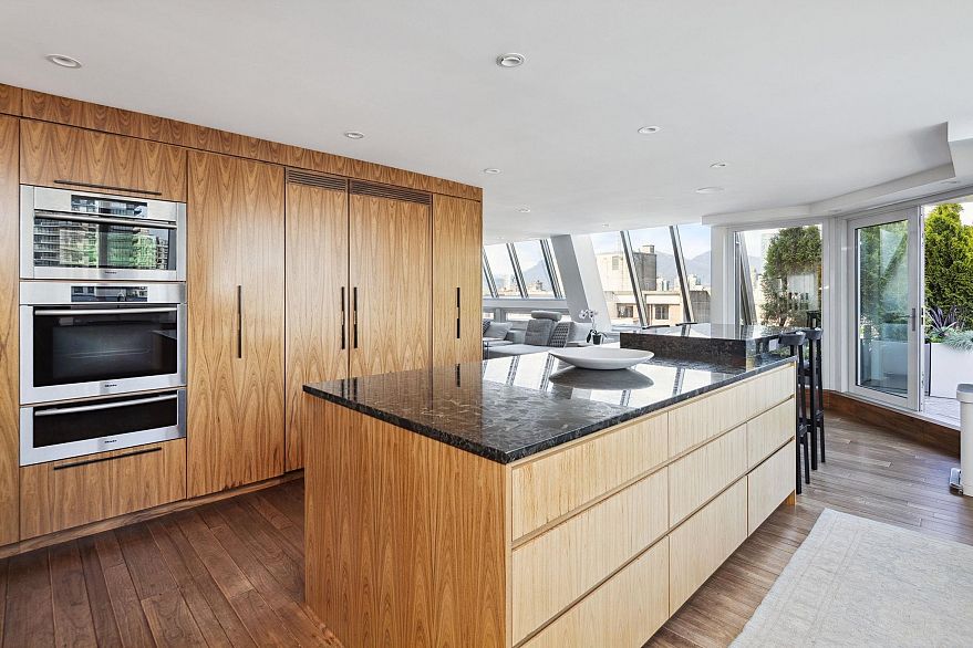 PH2501 1020 Harwood Street