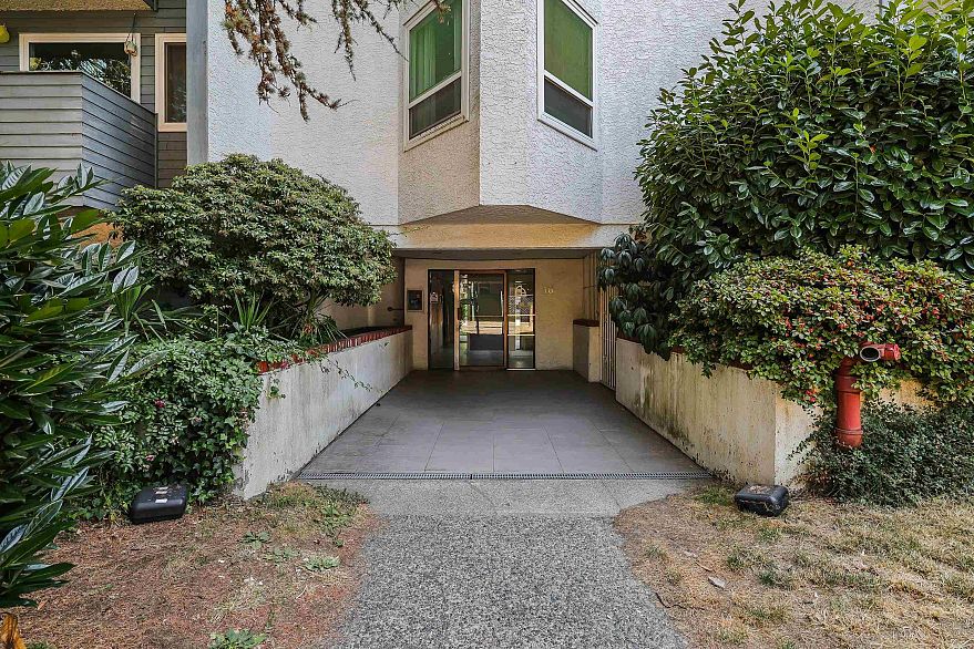 401 16 Lakewood Drive