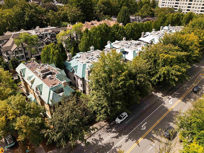 E403 628 W 12th Avenue