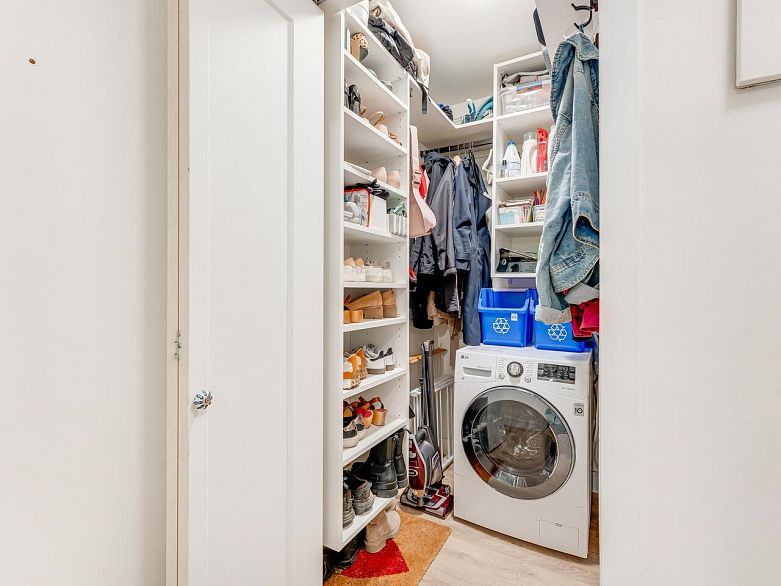 209 2366 Wall Street