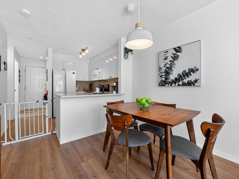 302 2388 Triumph Street