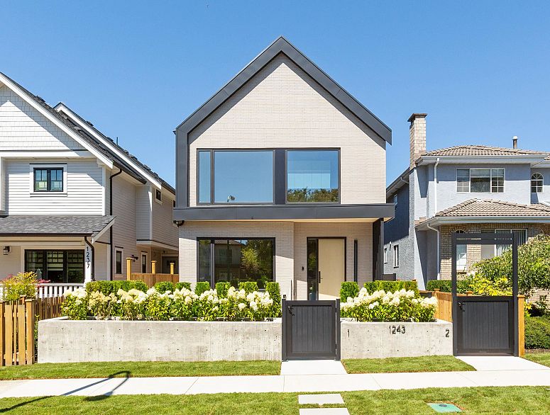 2 1243 E 27th Avenue