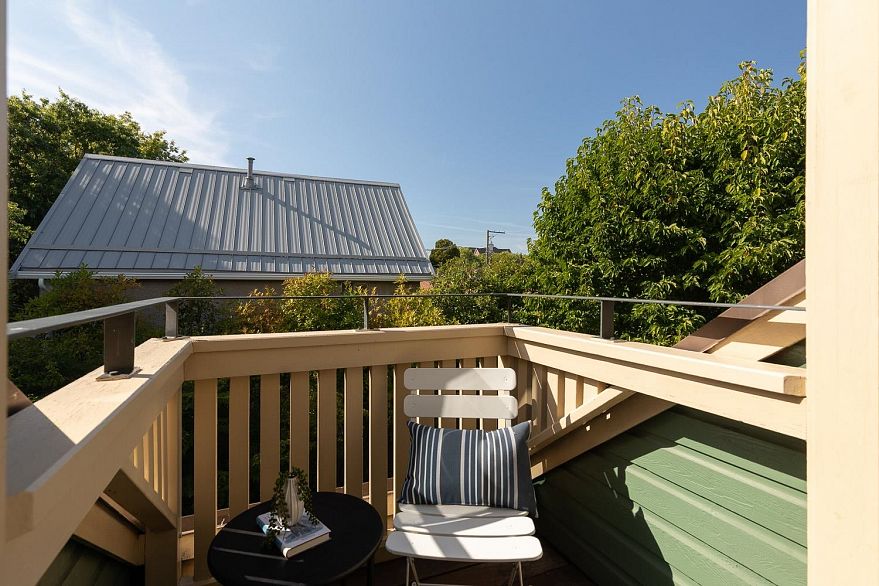 1 677 Heatley Avenue