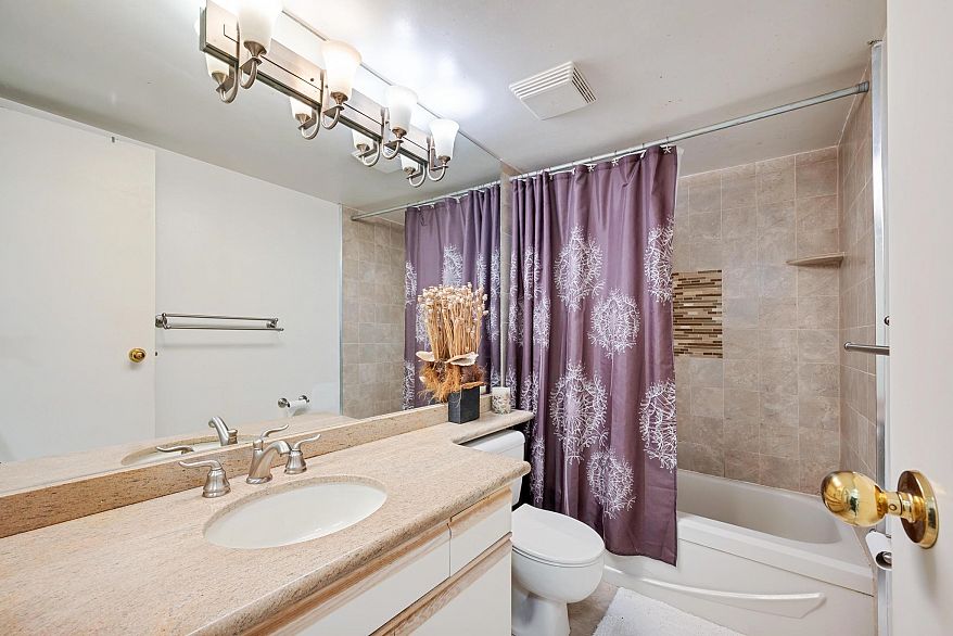 203 1845 Robson Street