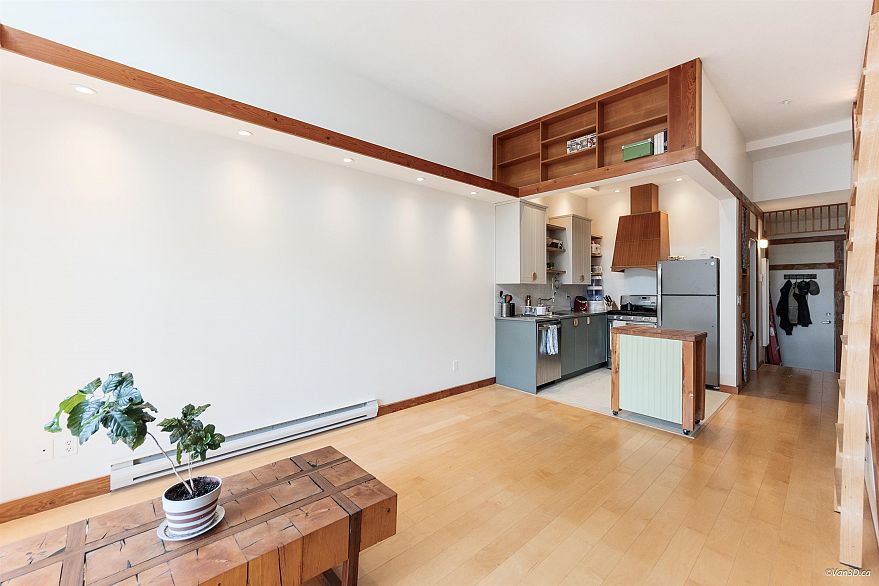 307 980 W 22nd Avenue