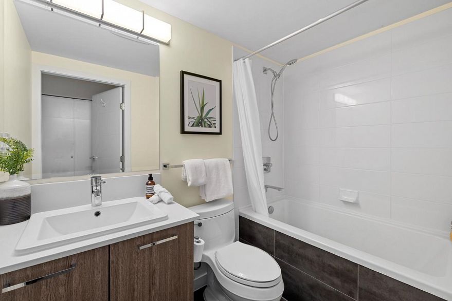 302 202 E 24th Avenue