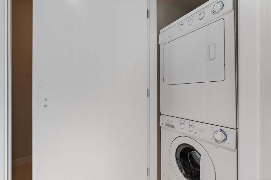 2301 833 Homer Street